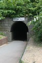 島武意海岸へのトンネル