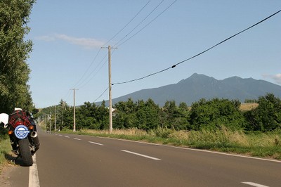 名も無き道と斜里岳のコラボ