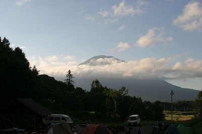 旭ヶ丘総合公園キャンプ場からの羊蹄山