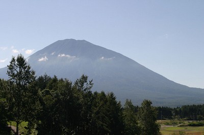 旭ヶ丘総合公園キャンプ場からの羊蹄山 ver2